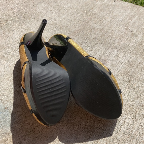 *HP 11/23* NIB gold ShoeDazzle heels - Picture 7 of 7